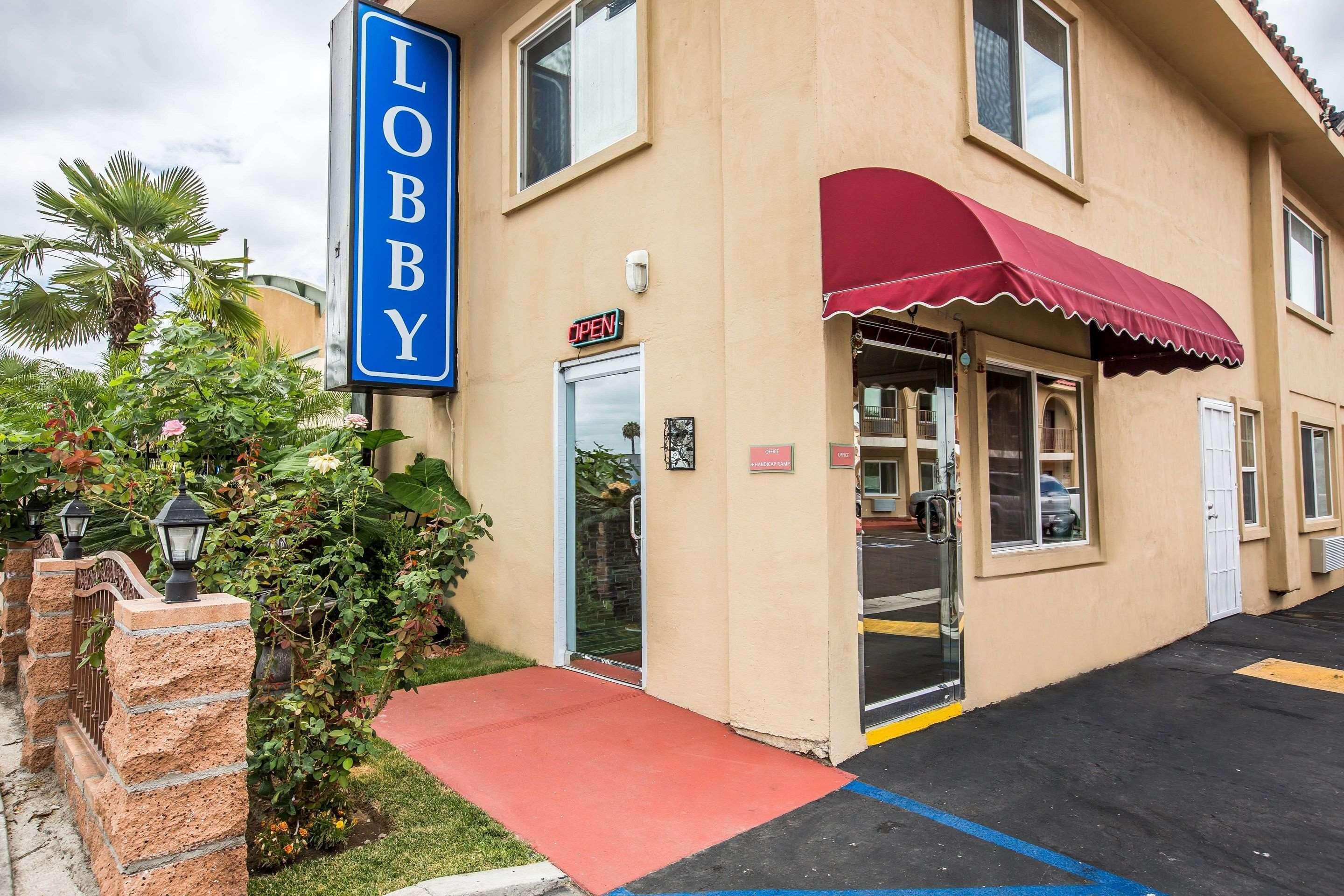 Rodeway Inn & Suites Bellflower Exterior foto