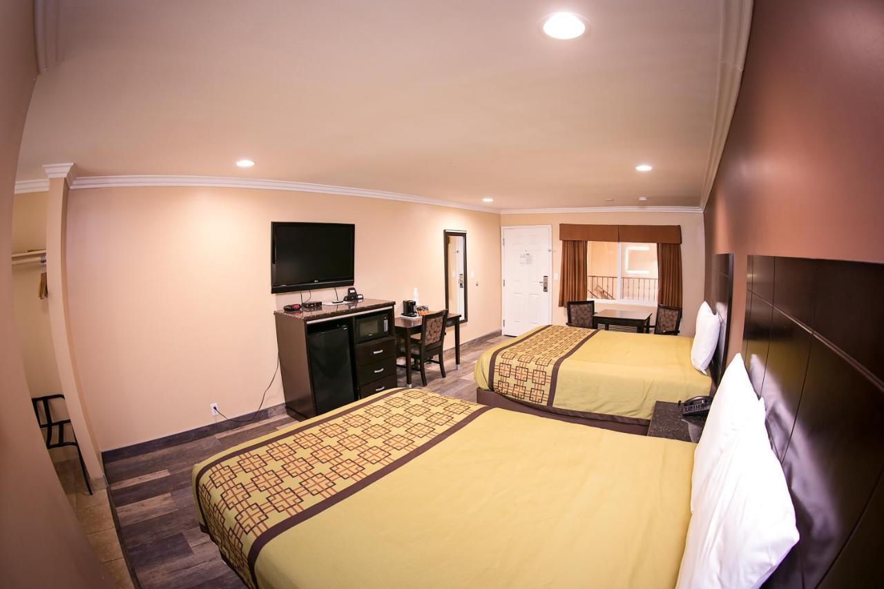 Rodeway Inn & Suites Bellflower Exterior foto