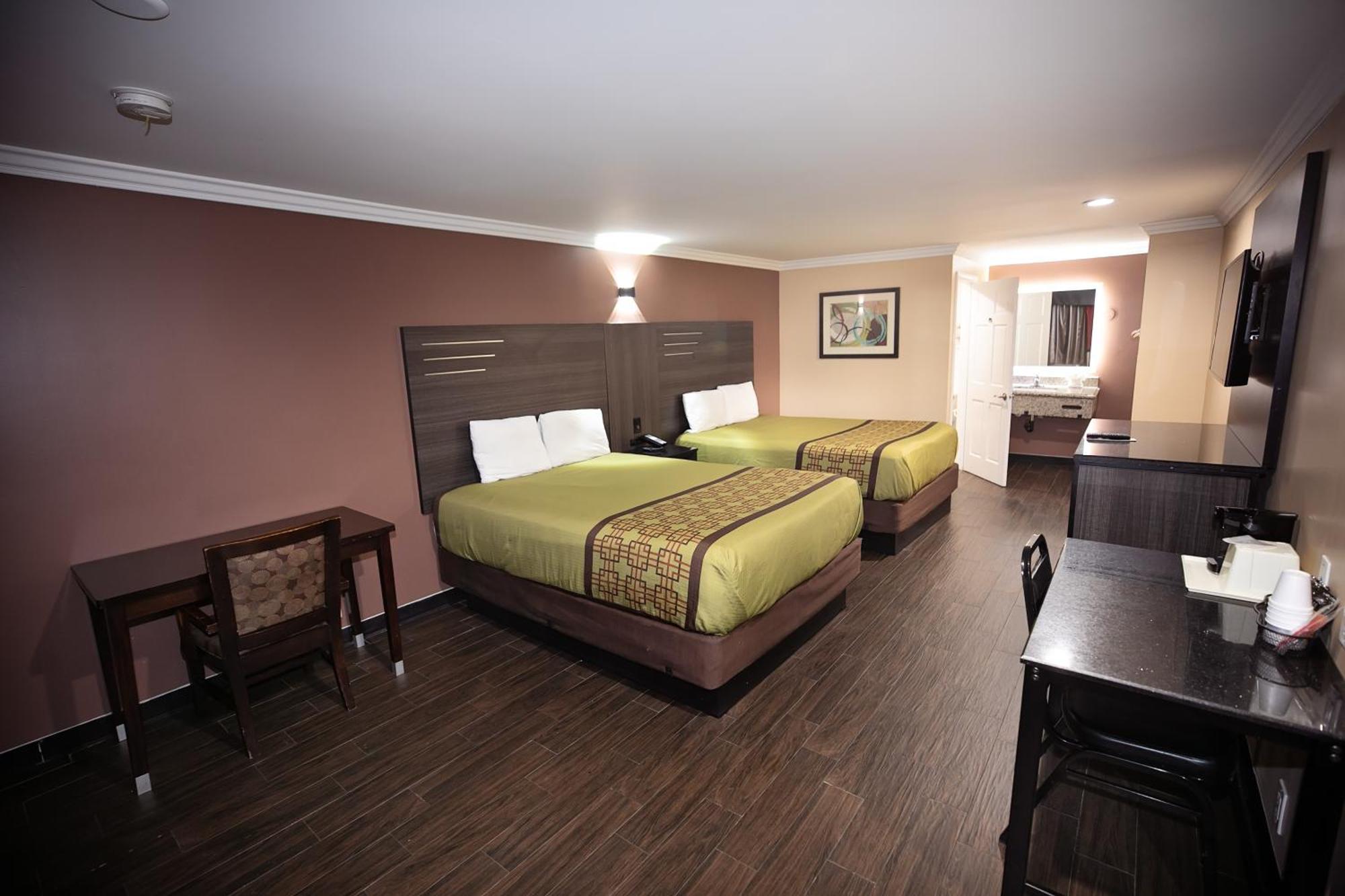 Rodeway Inn & Suites Bellflower Exterior foto