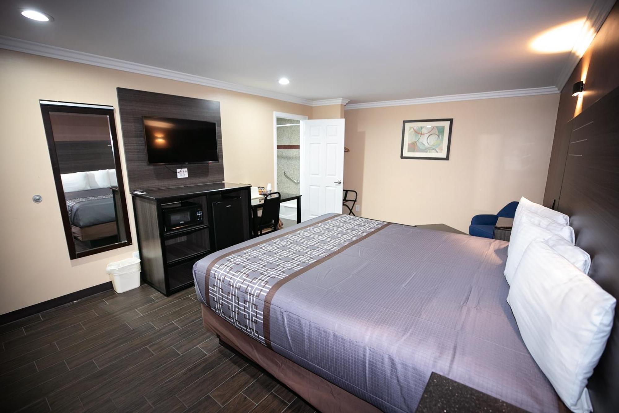 Rodeway Inn & Suites Bellflower Exterior foto