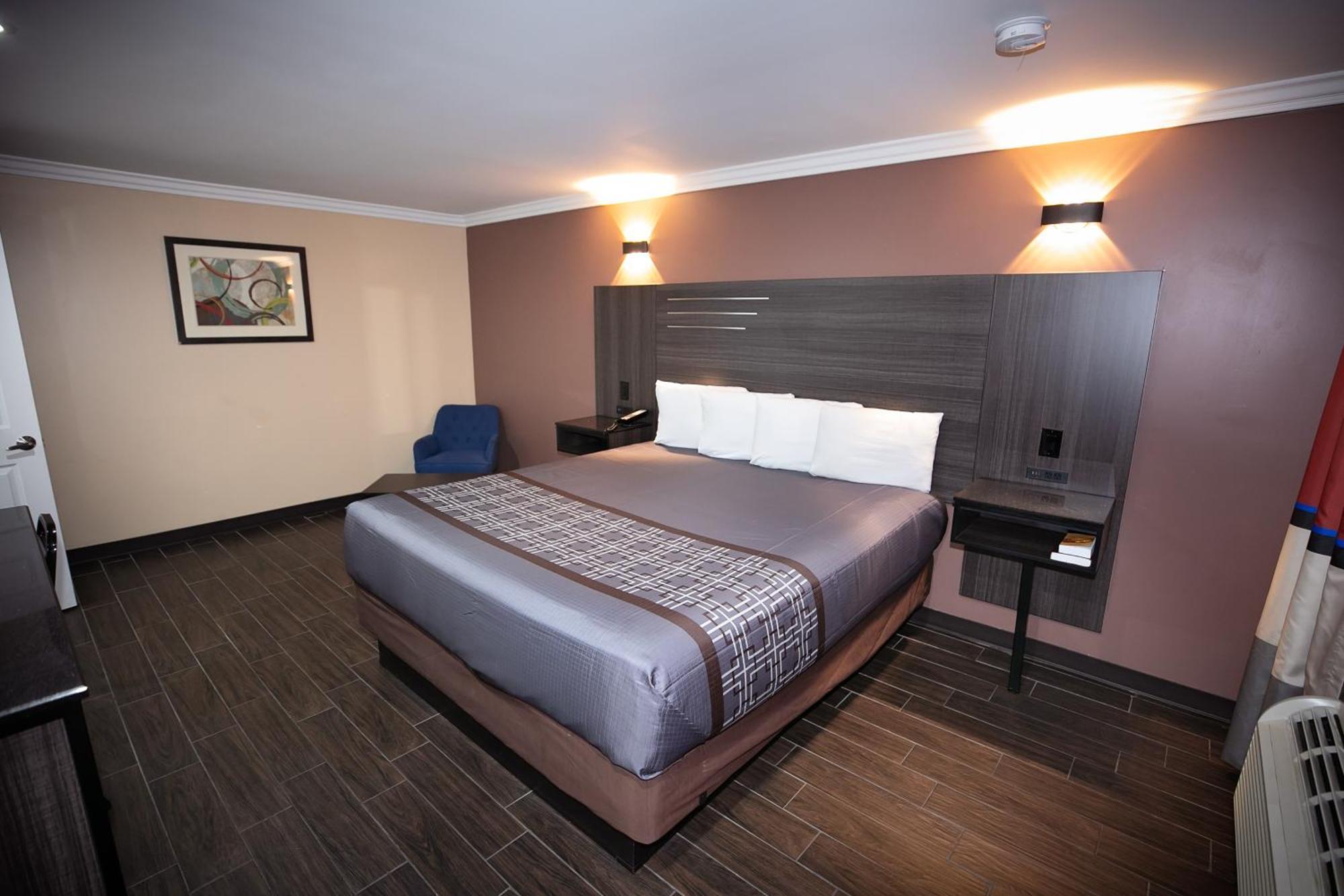 Rodeway Inn & Suites Bellflower Exterior foto