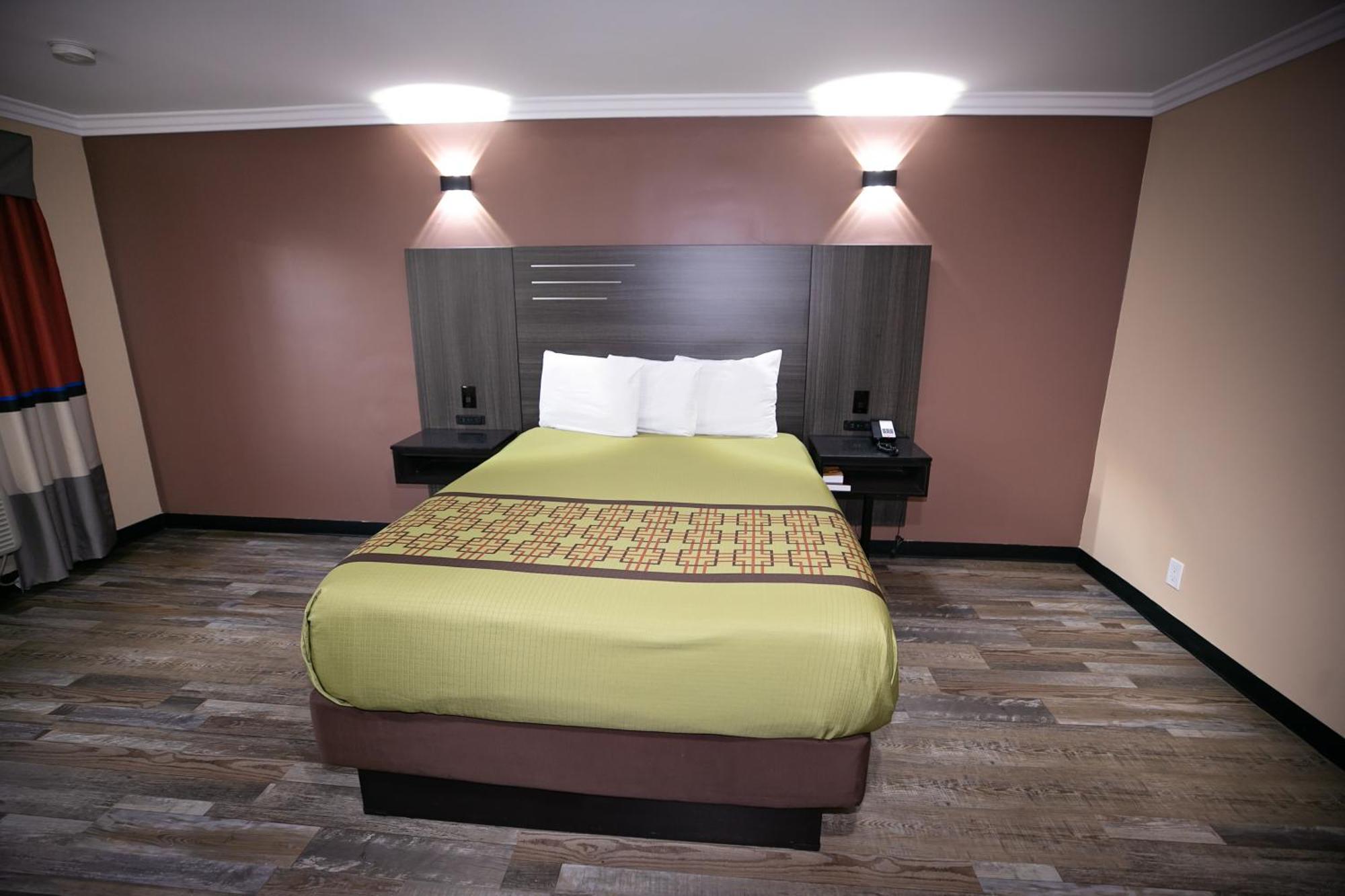 Rodeway Inn & Suites Bellflower Exterior foto