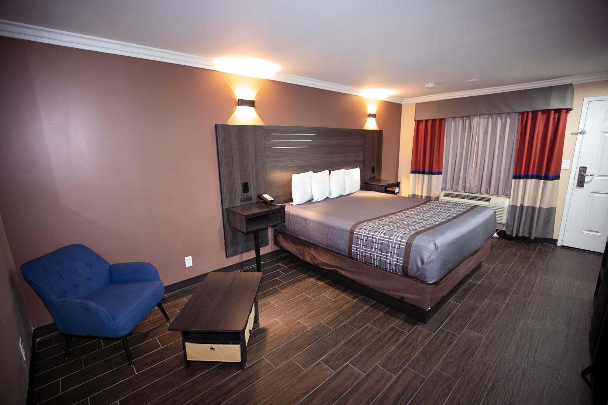 Rodeway Inn & Suites Bellflower Exterior foto