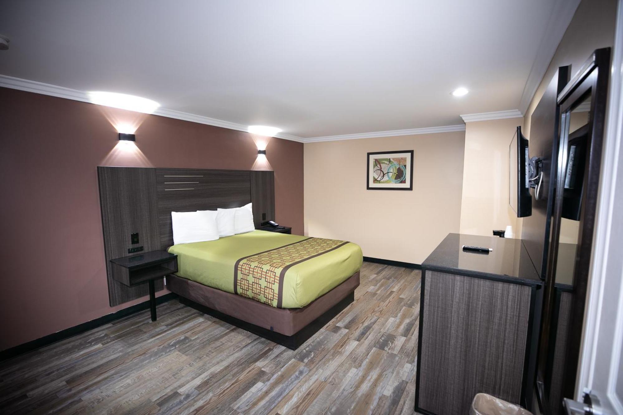 Rodeway Inn & Suites Bellflower Exterior foto