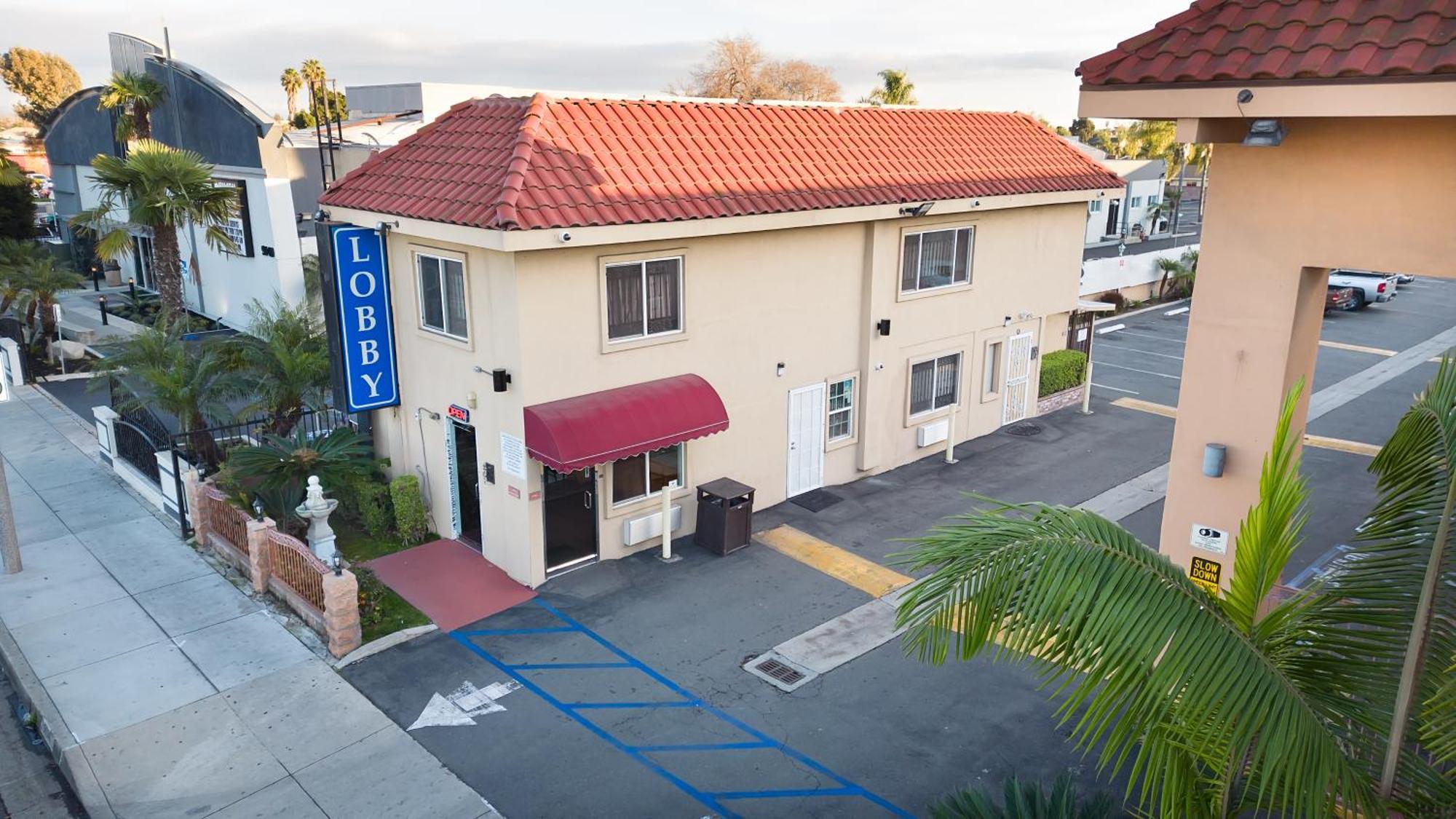 Rodeway Inn & Suites Bellflower Exterior foto