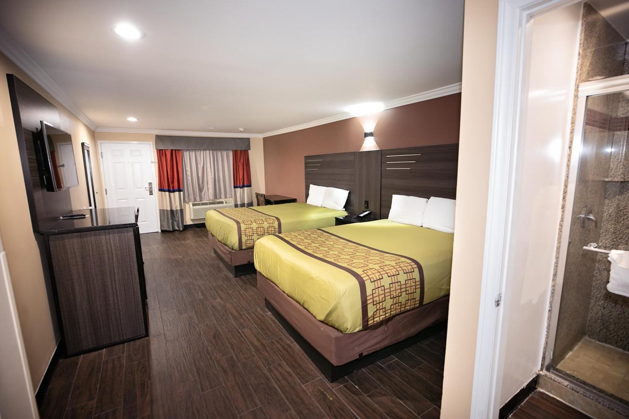 Rodeway Inn & Suites Bellflower Exterior foto