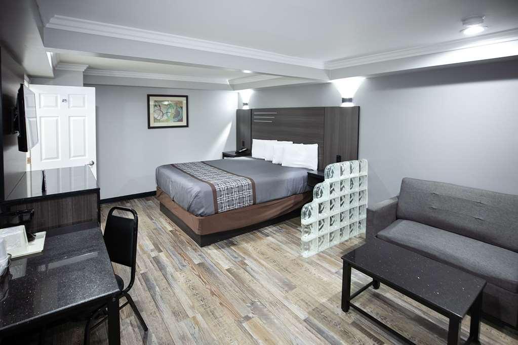 Rodeway Inn & Suites Bellflower Habitación foto