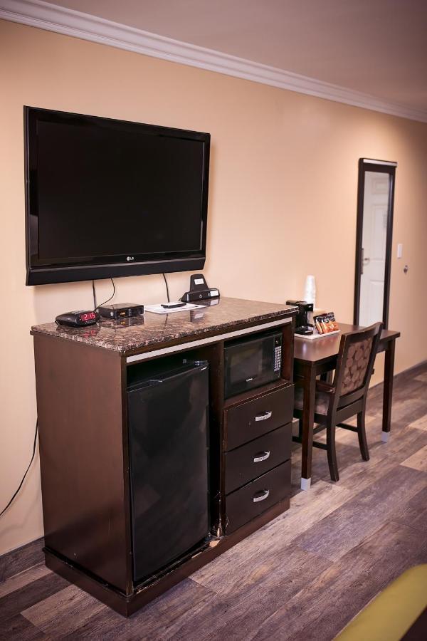 Rodeway Inn & Suites Bellflower Exterior foto